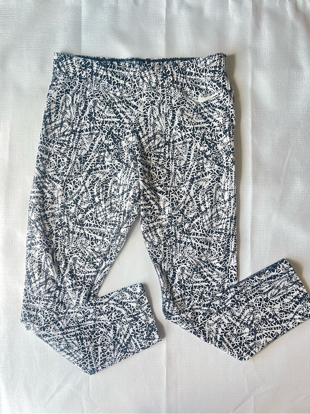 Nike Black & White Abstract Print Mid Rise 7/8 Length Size Small